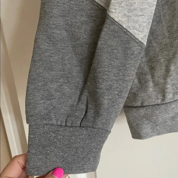 🧡 Women’s ‘wild fable’ crewneck sweatshirt - Picture 2 of 6